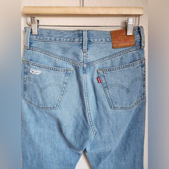 Levi's 501 Button Fly High Rise Distressed Mom Jean size 26 - Picture 4 of 10